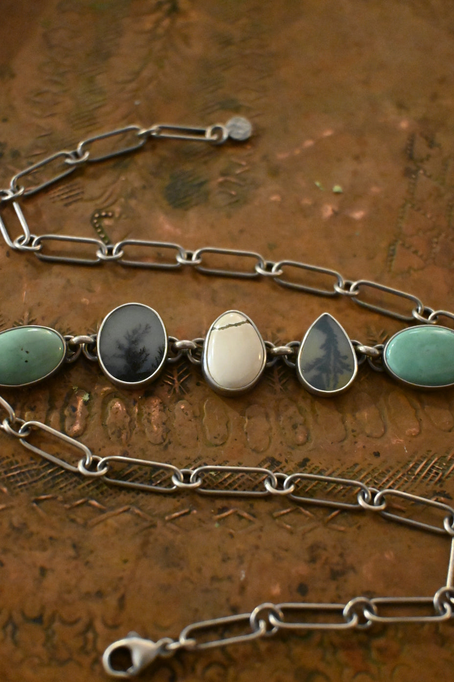 Elm Choker