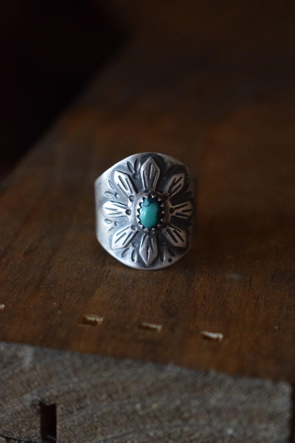 Snow Ray Saddle Ring