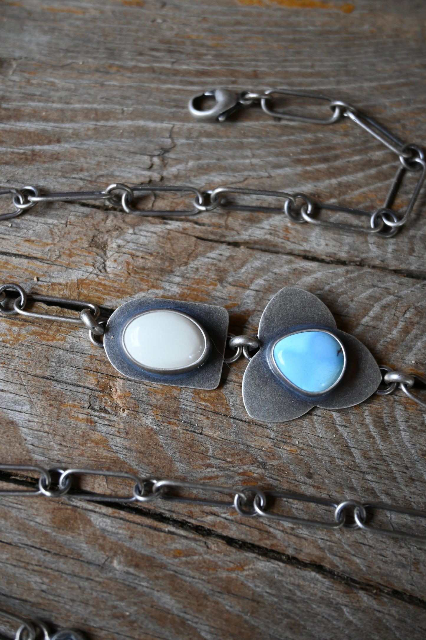 Holden Choker